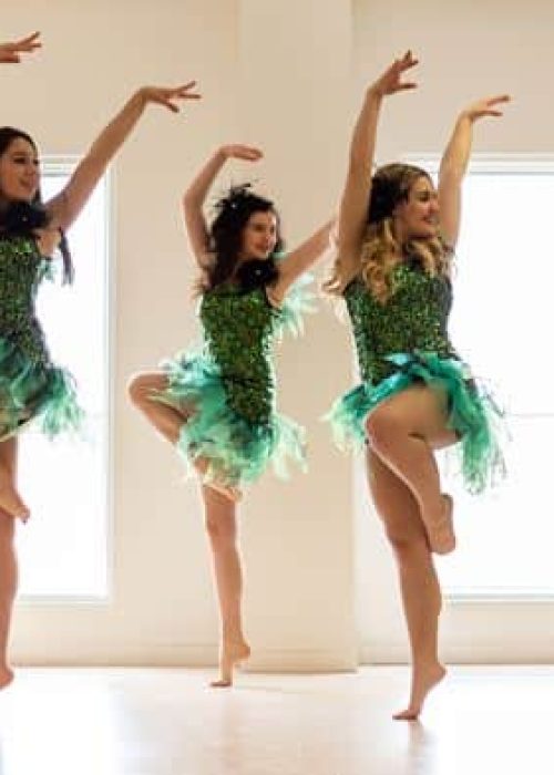Danseuses en tutu vert lors d'un entraînement à l'École de Danse Rachel Jasmin.
